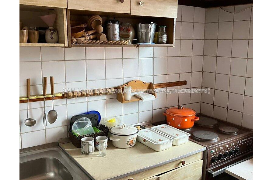 Продам квартиру, Метростроителей ул. , 3 кім., 66.40 м², советский ремонт 