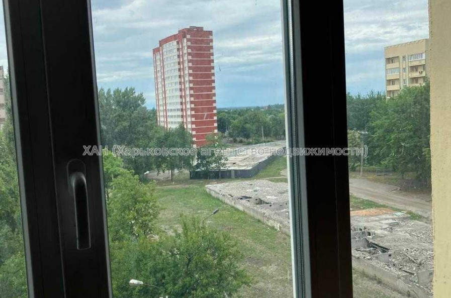 Продам квартиру, Метростроителей ул. , 3 кім., 66.40 м², советский ремонт 