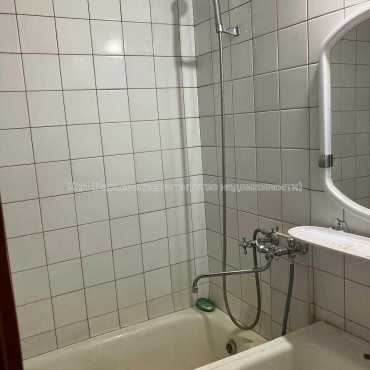 Продам квартиру, Метростроителей ул. , 3 кім., 66.40 м², советский ремонт 
