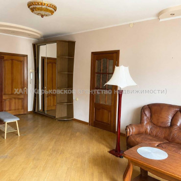 Продам квартиру, Дудинской ул. , 3 кім., 98 м², евроремонт 