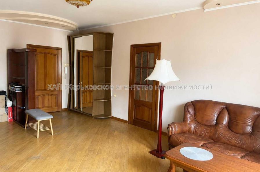 Продам квартиру, Дудинской ул. , 3 кім., 98 м², евроремонт 