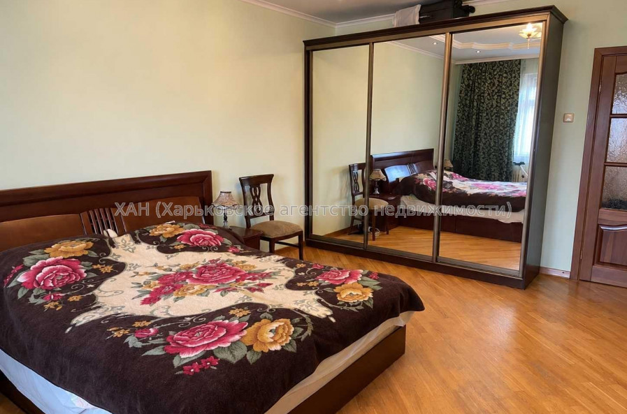 Продам квартиру, Дудинской ул. , 3 кім., 98 м², евроремонт 