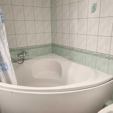 Продам квартиру, Дудинской ул. , 3 кім., 98 м², евроремонт 