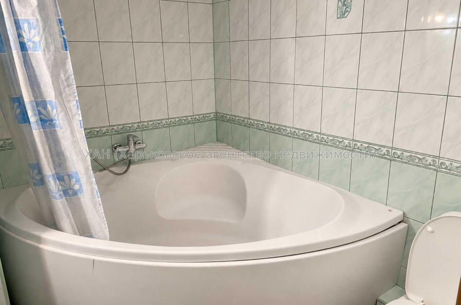 Продам квартиру, Дудинской ул. , 3 кім., 98 м², евроремонт 