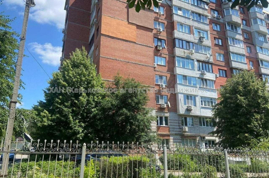 Продам квартиру, Дудинской ул. , 3 кім., 98 м², евроремонт 