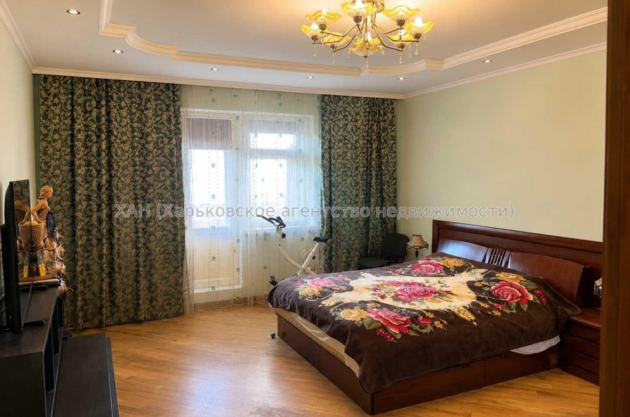 Продам квартиру, Дудинской ул. , 3 кім., 98 м², евроремонт 