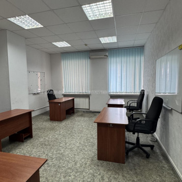 Здам нежитлову нерухомість, офисное здание , 491 м², евроремонт 