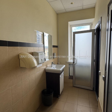 Здам нежитлову нерухомість, офисное здание , 491 м², евроремонт 