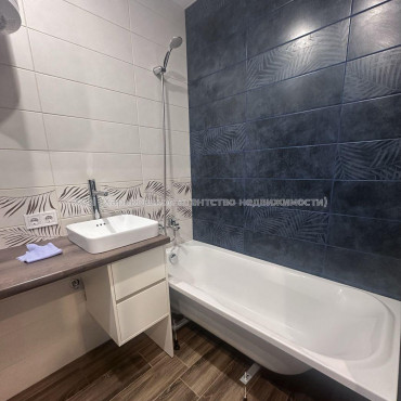 Продам квартиру, Героев Харькова просп. , 1 кім., 39 м², евроремонт 