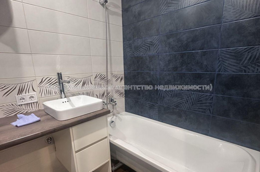 Продам квартиру, Героев Харькова просп. , 1 кім., 39 м², евроремонт 