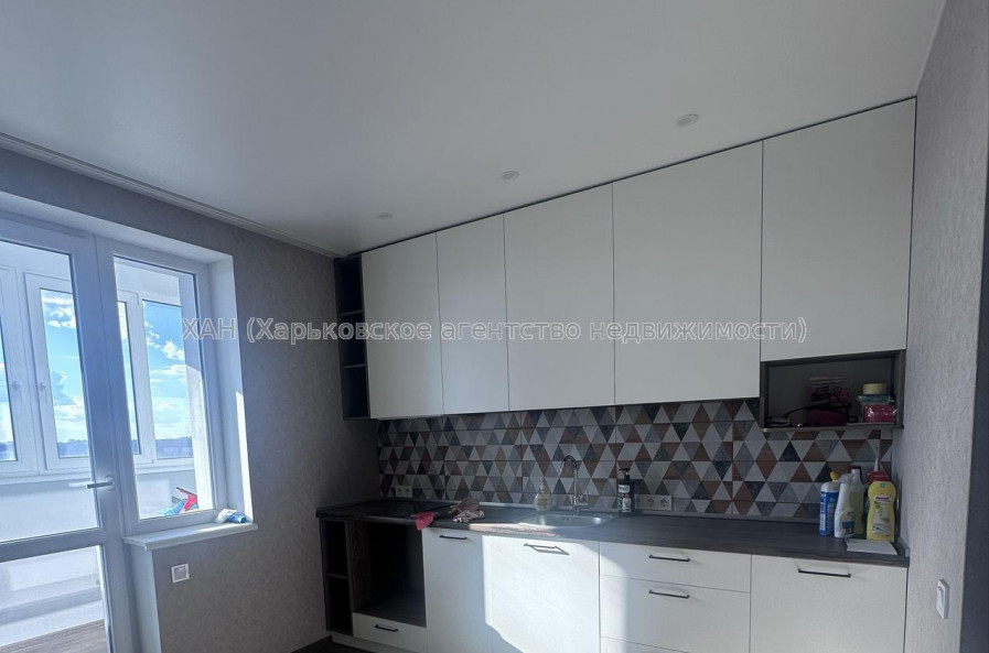 Продам квартиру, Героев Харькова просп. , 1 кім., 39 м², евроремонт 