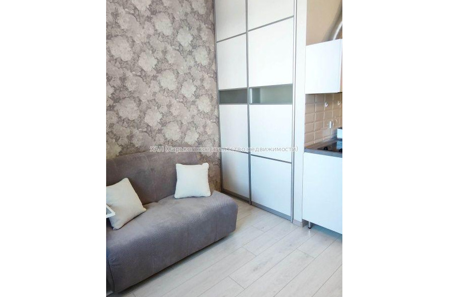 Продам квартиру, Хмельницкого Богдана ул. , 1 кім., 17.20 м², евроремонт 