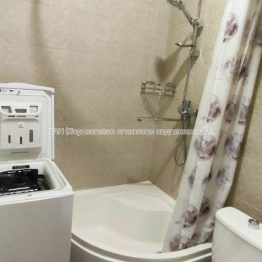 Продам квартиру, Хмельницкого Богдана ул. , 1 кім., 17.20 м², евроремонт 