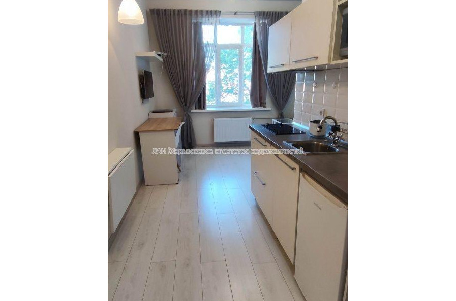 Продам квартиру, Хмельницкого Богдана ул. , 1 кім., 17.20 м², евроремонт 