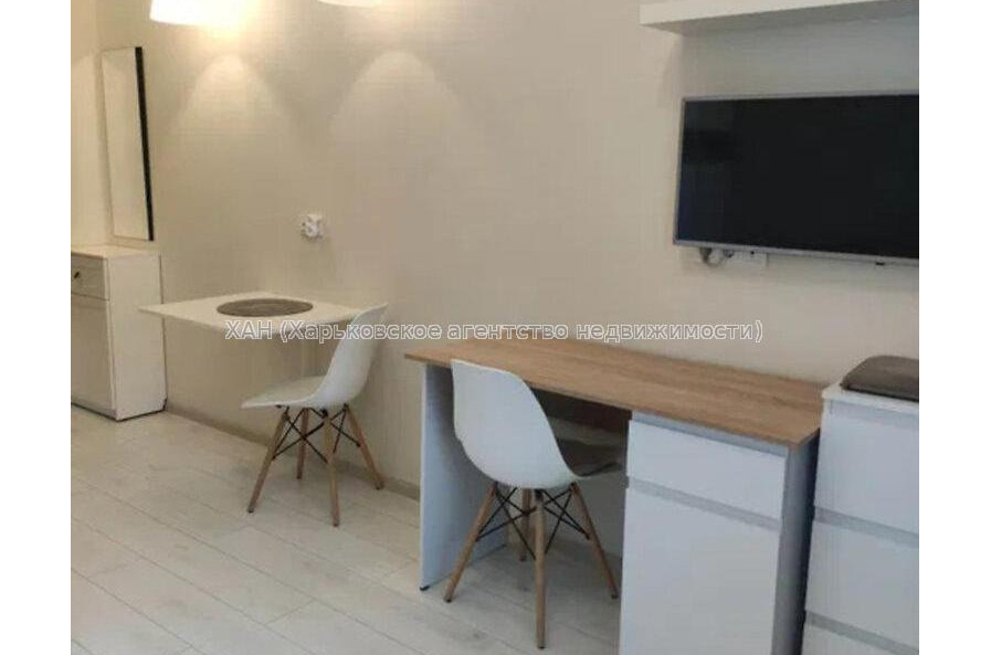 Продам квартиру, Хмельницкого Богдана ул. , 1 кім., 17.20 м², евроремонт 