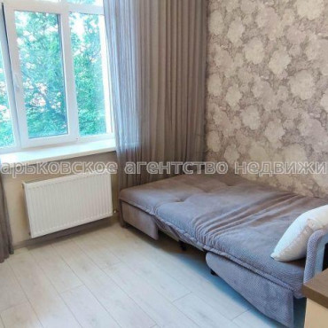 Продам квартиру, Хмельницкого Богдана ул. , 1 кім., 17.20 м², евроремонт 