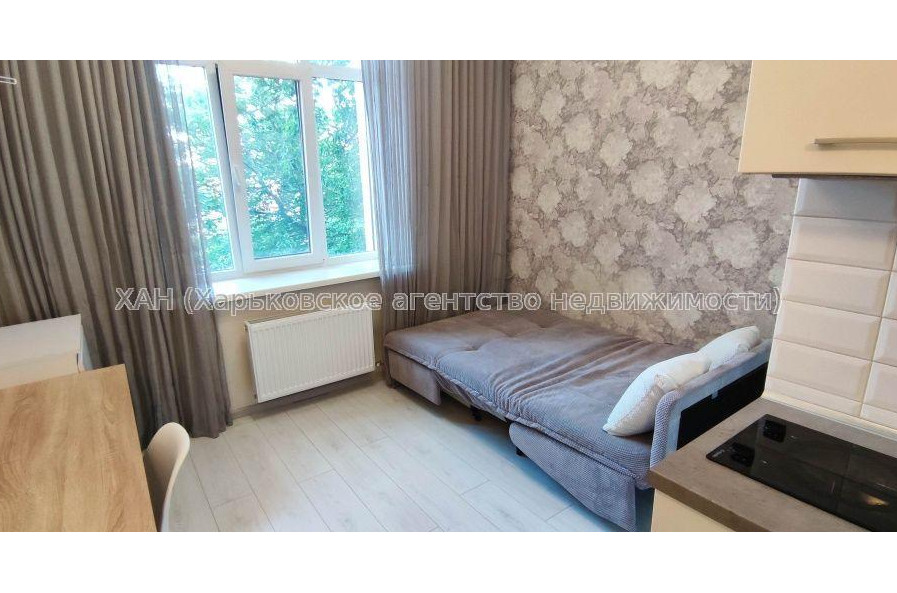 Продам квартиру, Хмельницкого Богдана ул. , 1 кім., 17.20 м², евроремонт 