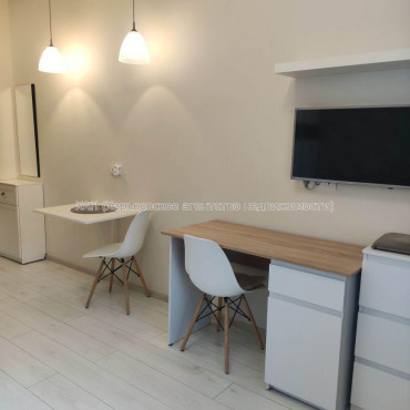 Продам квартиру, Хмельницкого Богдана ул. , 1 кім., 17.20 м², евроремонт 