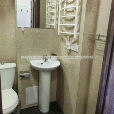Продам квартиру, Хмельницкого Богдана ул. , 1 кім., 17.20 м², евроремонт 