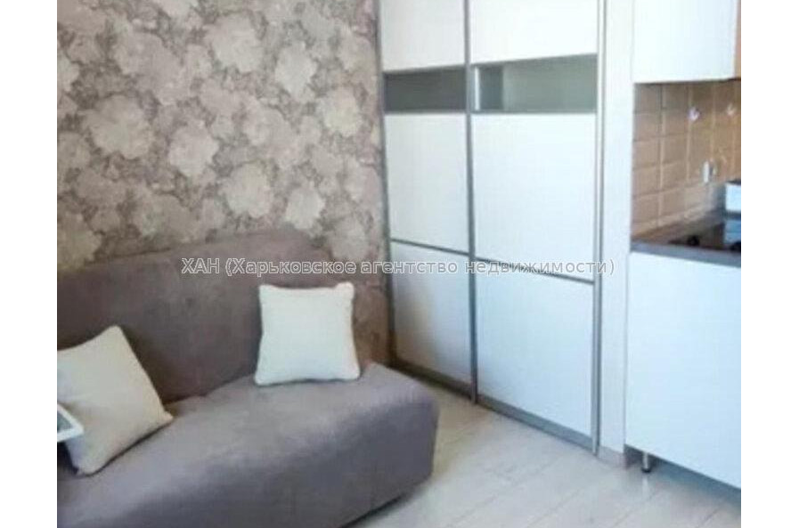 Продам квартиру, Хмельницкого Богдана ул. , 1 кім., 17.20 м², евроремонт 