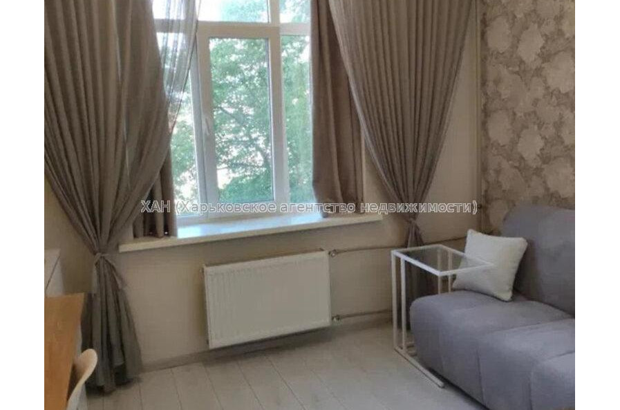 Продам квартиру, Хмельницкого Богдана ул. , 1 кім., 17.20 м², евроремонт 