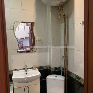 Продам квартиру, Добровольцев ул. , 1  ком., 21 м², косметический ремонт 