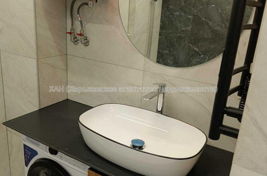 Продам квартиру, Братьев Гипиков ул. , 2  ком., 46 м², евроремонт 