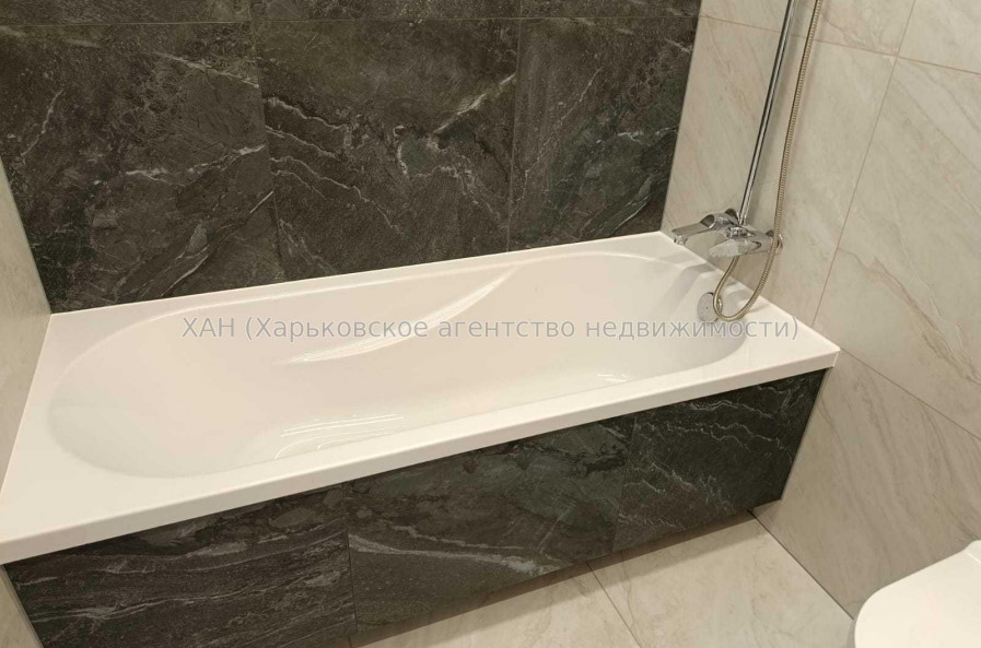 Продам квартиру, Братьев Гипиков ул. , 2  ком., 46 м², евроремонт 