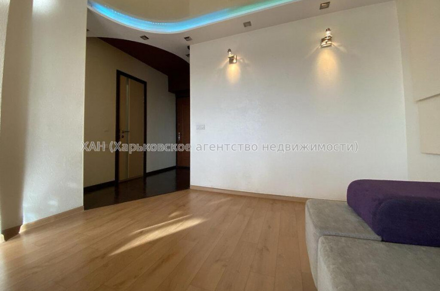 Продам квартиру, Вадима Манька ул. , 1 кім., 37.20 м², евроремонт 