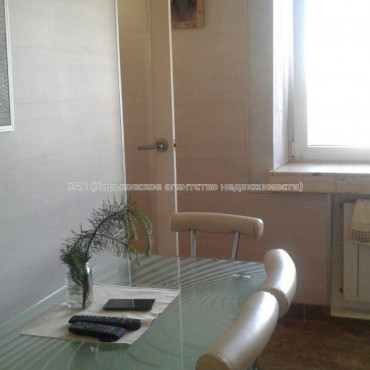 Продам квартиру, 3 кім., 65 м², евроремонт 