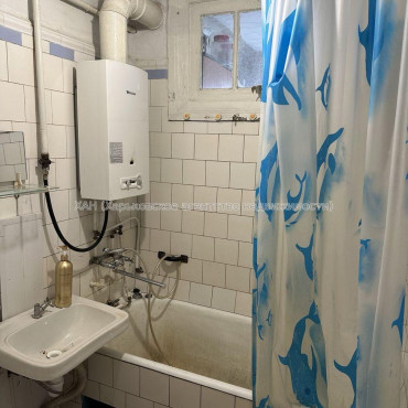 Продам квартиру, Полтавский Шлях ул. , 3  ком., 57 м², советский ремонт 