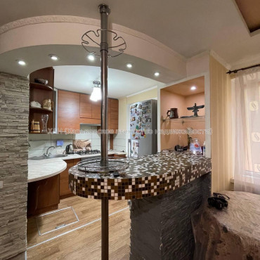 Продам квартиру, Юрия Кондратюка въезд , 3 кім., 55 м², капитальный ремонт 