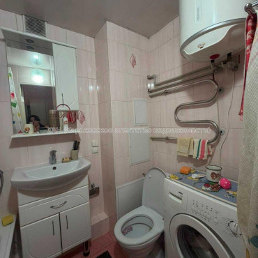Продам квартиру, Старошишковская ул. , 3  ком., 64.70 м², капитальный ремонт 