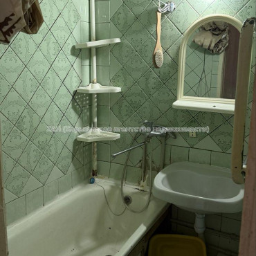 Продам квартиру, Валентиновская ул. , 3  ком., 65 м², косметический ремонт 