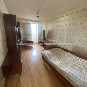 Продам квартиру, Соборности Украины ул. , 3 кім., 65 м², капитальный ремонт 