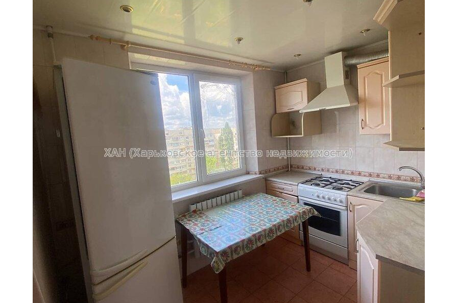 Продам квартиру, Соборности Украины ул. , 3 кім., 65 м², капитальный ремонт 