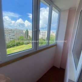Продам квартиру, Соборности Украины ул. , 3 кім., 65 м², капитальный ремонт