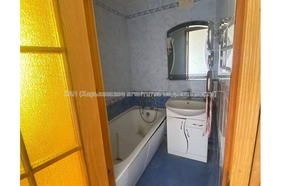 Продам квартиру, Соборности Украины ул. , 3 кім., 65 м², капитальный ремонт 