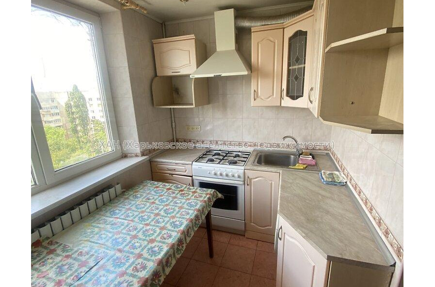 Продам квартиру, Соборности Украины ул. , 3 кім., 65 м², капитальный ремонт 