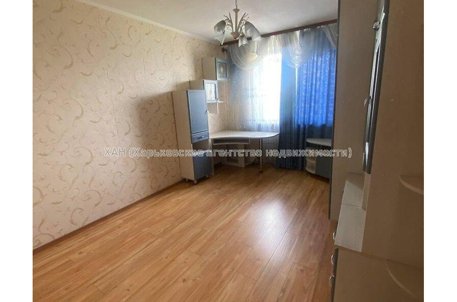 Продам квартиру, Соборности Украины ул. , 3 кім., 65 м², капитальный ремонт 