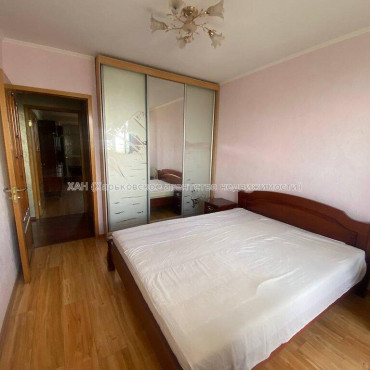 Продам квартиру, Соборности Украины ул. , 3 кім., 65 м², капитальный ремонт 