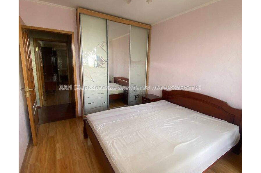 Продам квартиру, Соборности Украины ул. , 3 кім., 65 м², капитальный ремонт 