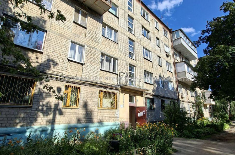 Продам квартиру, 23 Августа ул. , 1 кім., 12 м², советский ремонт 