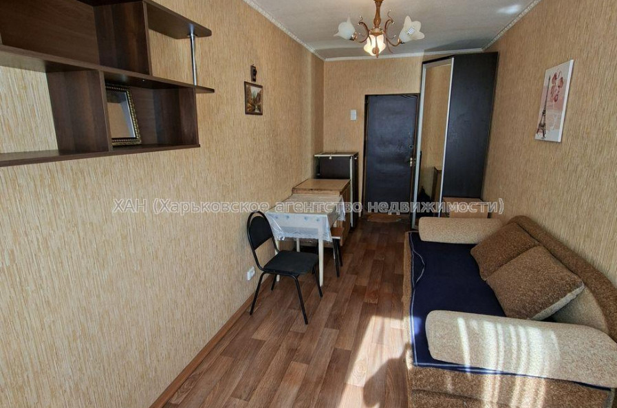 Продам квартиру, 23 Августа ул. , 1 кім., 12 м², советский ремонт 