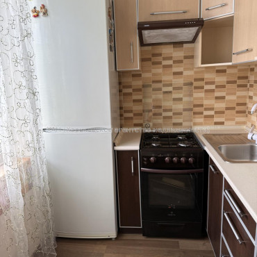 Сдам квартиру, Сергея Тимошенко ул. , 1  ком., 33 м², капитальный ремонт 