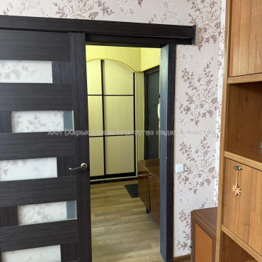 Сдам квартиру, Сергея Тимошенко ул. , 1  ком., 33 м², капитальный ремонт 