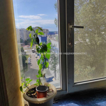 Продам квартиру, Непокоренных ул. , 2  ком., 52 м², косметический ремонт 