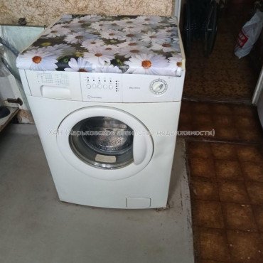 Продам квартиру, 3 кім., 68.30 м², косметический ремонт 