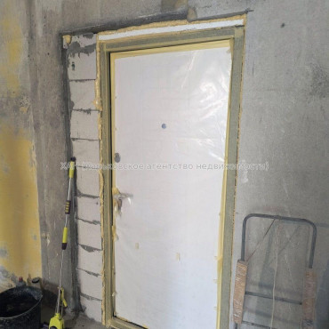 Продам квартиру, 1 кім., 38 м², без отделочных работ 