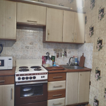 Продам квартиру, Тракторостроителей просп. , 150 , 4  ком., 84 м², советский ремонт 